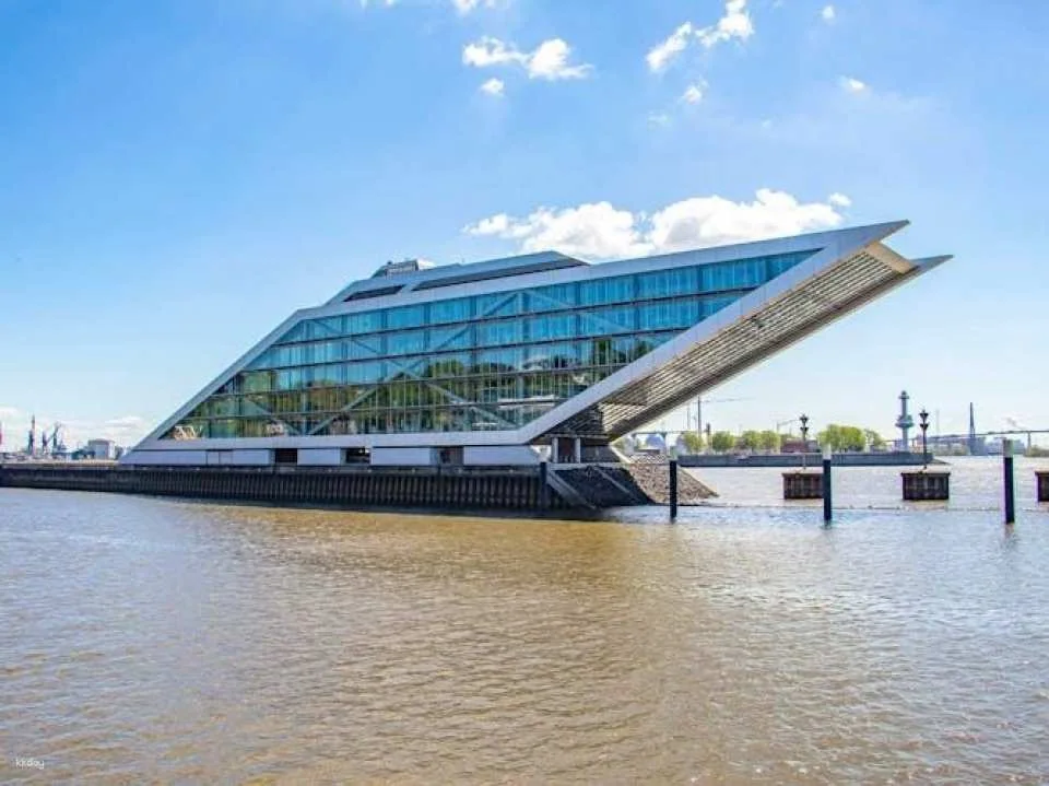 Hamburg private architecture walking tour with a local guide
