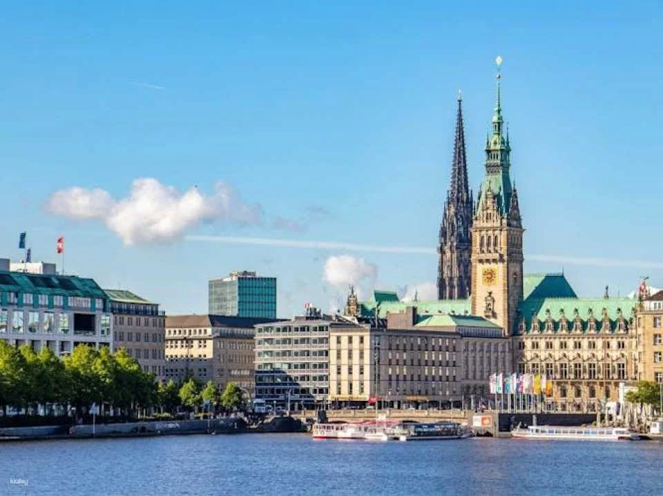 Hamburg private architecture walking tour with a local guide