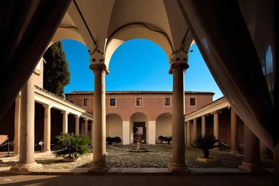 Roman Forum, Colosseum and Basilica of San Clemente Combo Experience