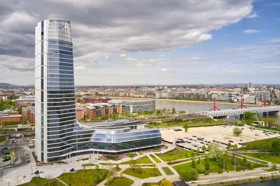 MOL Campus's SkyDeck entrance ticket and AR app