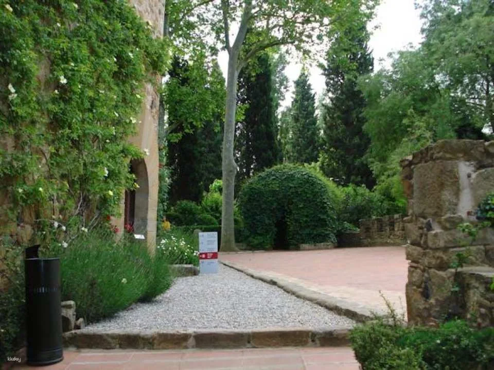 Gala Dalí Castle entrance ticket and guided visit