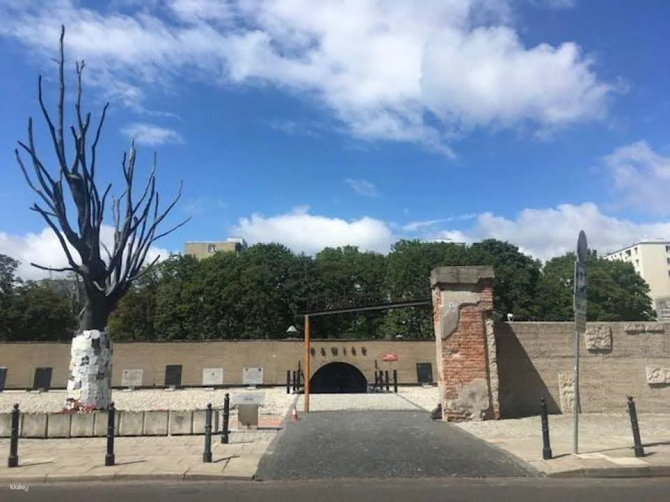 Warsaw Muranów District exploration game and tour