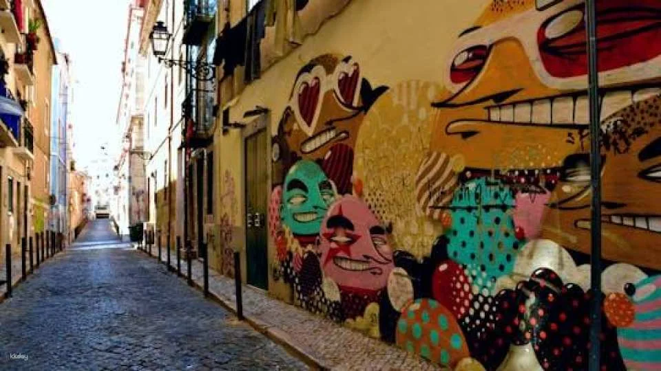 Self-guided Discovery Walk in Lisbon’s Bairro Alto and Bica: fun figures and fabulous views