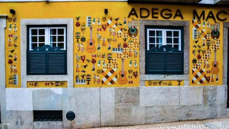 Self-guided Discovery Walk in Lisbon’s Bairro Alto and Bica: fun figures and fabulous views