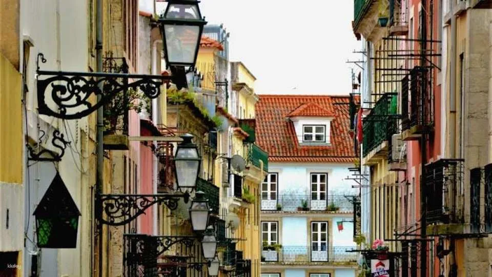 Self-guided Discovery Walk in Lisbon’s Bairro Alto and Bica: fun figures and fabulous views