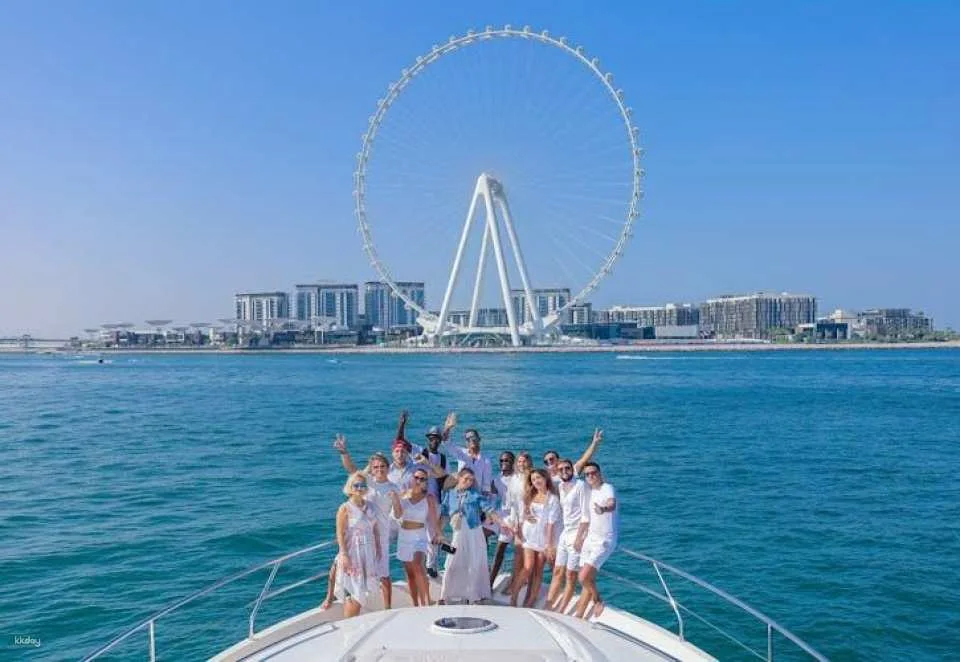 2-hour luxury yacht cruise in Dubai's Burj coastline with dining