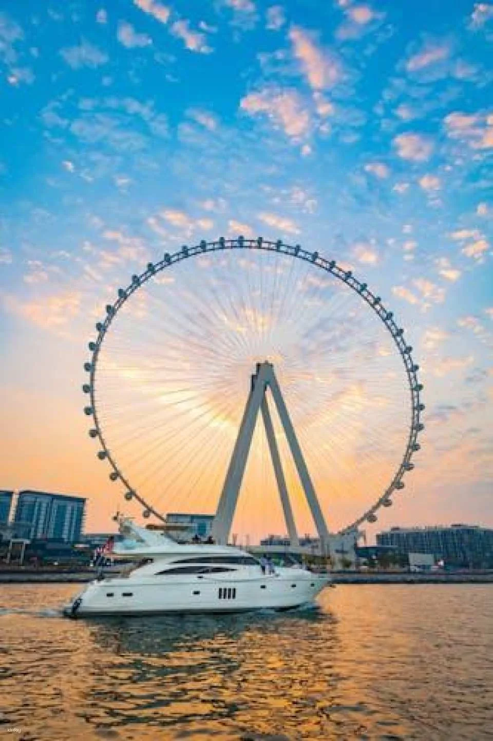 2-hour luxury yacht cruise in Dubai's Burj coastline with dining