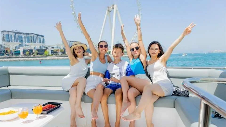 2-hour luxury yacht cruise in Dubai's  Burj coastline with dining