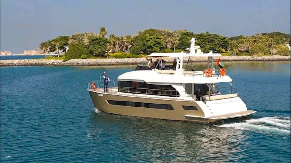 2-hour luxury yacht cruise in Dubai's  Burj coastline with dining