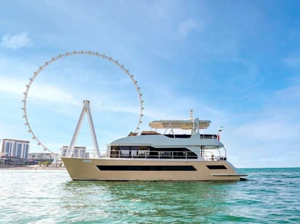 2-hour luxury yacht cruise in Dubai's  Burj coastline with dining