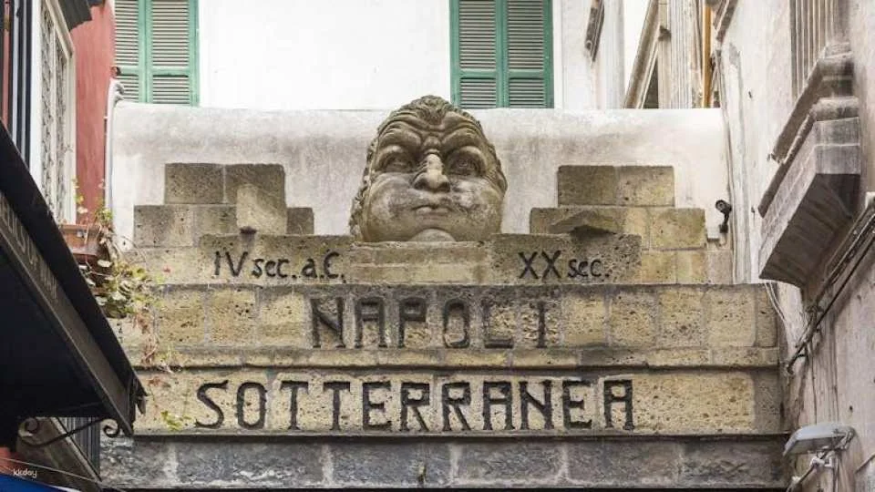 Naples audio guide with TravelMate app