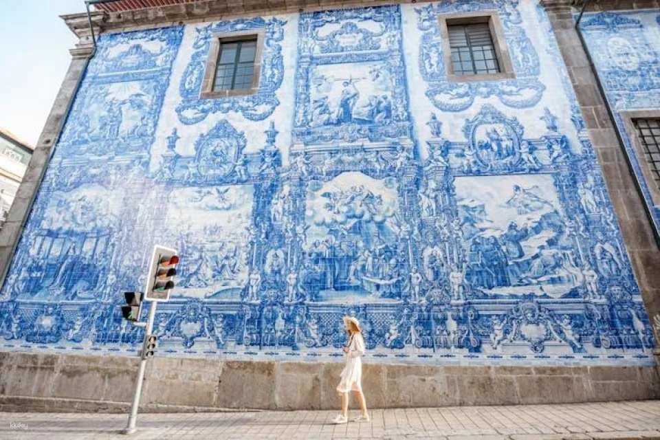 Porto, Nazaré and Óbidos Full Day Tour from Lisbon