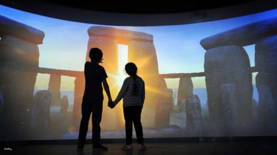 Stonehenge and Windsor Castle guided tour from London