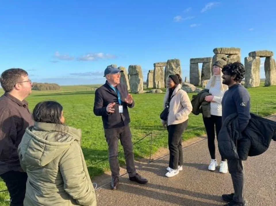 Stonehenge and Windsor Castle guided tour from London