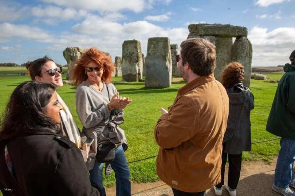 Stonehenge and Windsor Castle guided tour from London