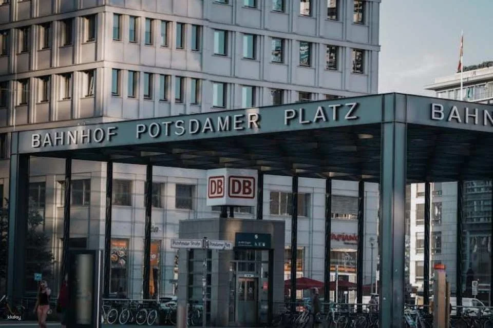 Audio tour of Potsdamer Platz's architecture in Berlin