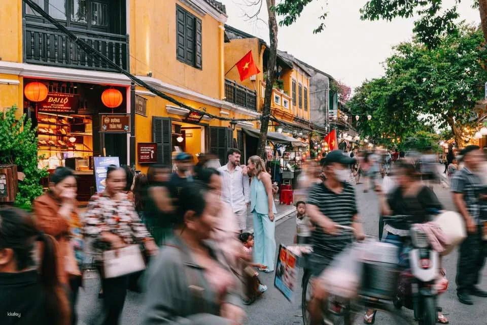 1-Hour Hoi An Ancient Town Photo Shoot & Video Reel Experience