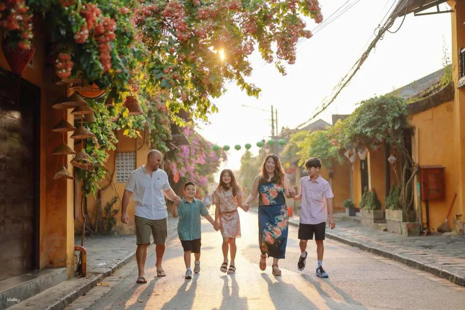 1-Hour Hoi An Ancient Town Photo Shoot & Video Reel Experience