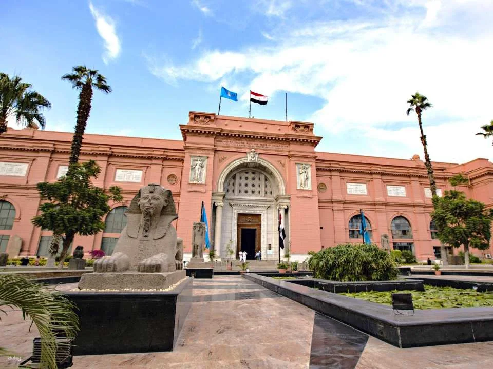 From Cairo: Bazar Khan El Khalili & Egyptian Museum Cairo Tour