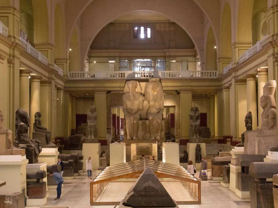 Day Trip to Pyramids of Giza With Egyptian Museum Cairo Visit