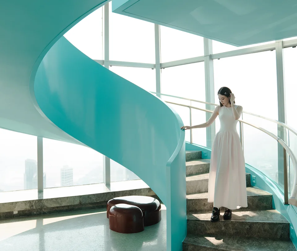 Chongqing WFC Viewing Platform offers panoramic views of Hongyadong's magical nightscape. Various packages are available, including sightseeing, makeup and photography services.