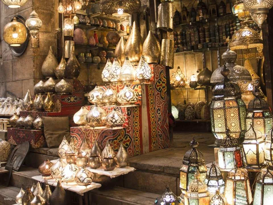 Private Pyramids of Giza Tour With Cairo Bazaar Experience