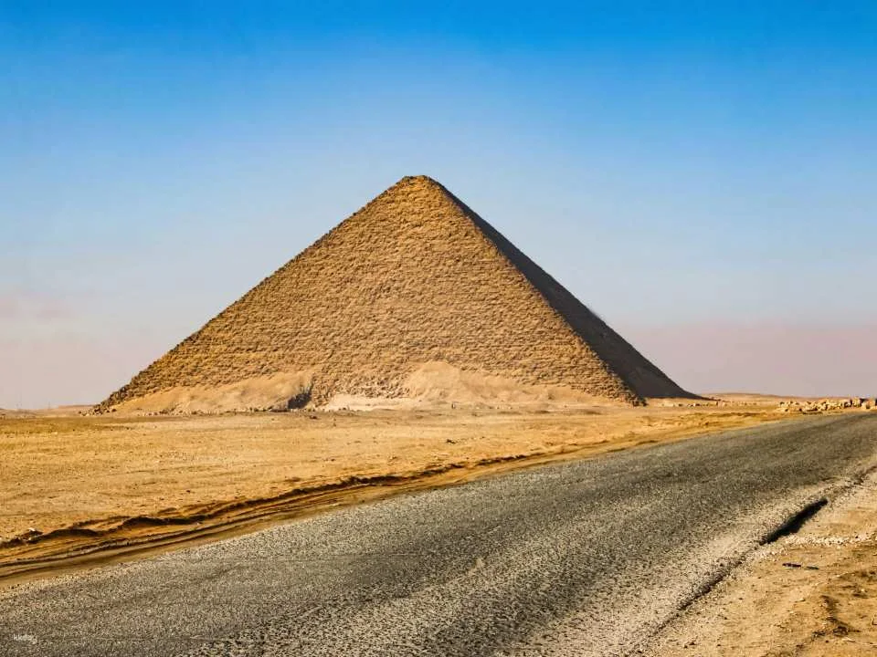 Guided Pyramids of Giza Trip With Dahshur Pyramids Visit