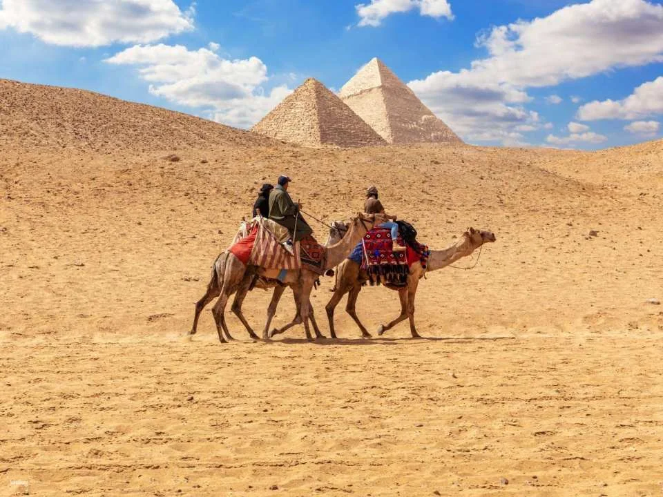 Guided Pyramids of Giza Trip With Dahshur Pyramids Visit