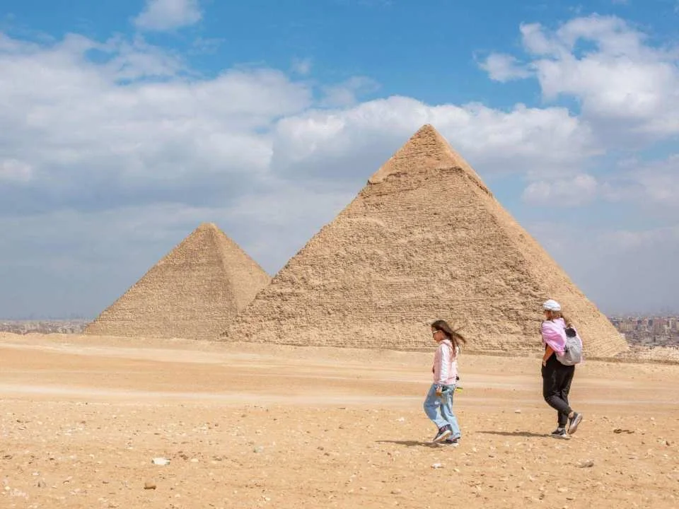 Guided Pyramids of Giza Trip With Dahshur Pyramids Visit