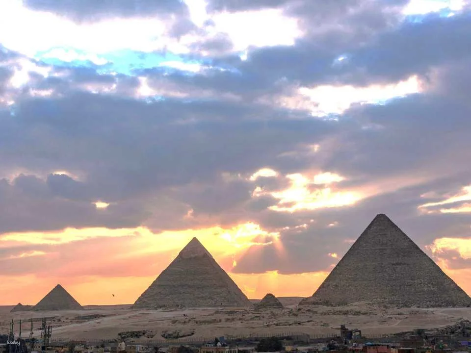From Cairo: Sunrise Pyramids With Memphis and Saqqara Visit