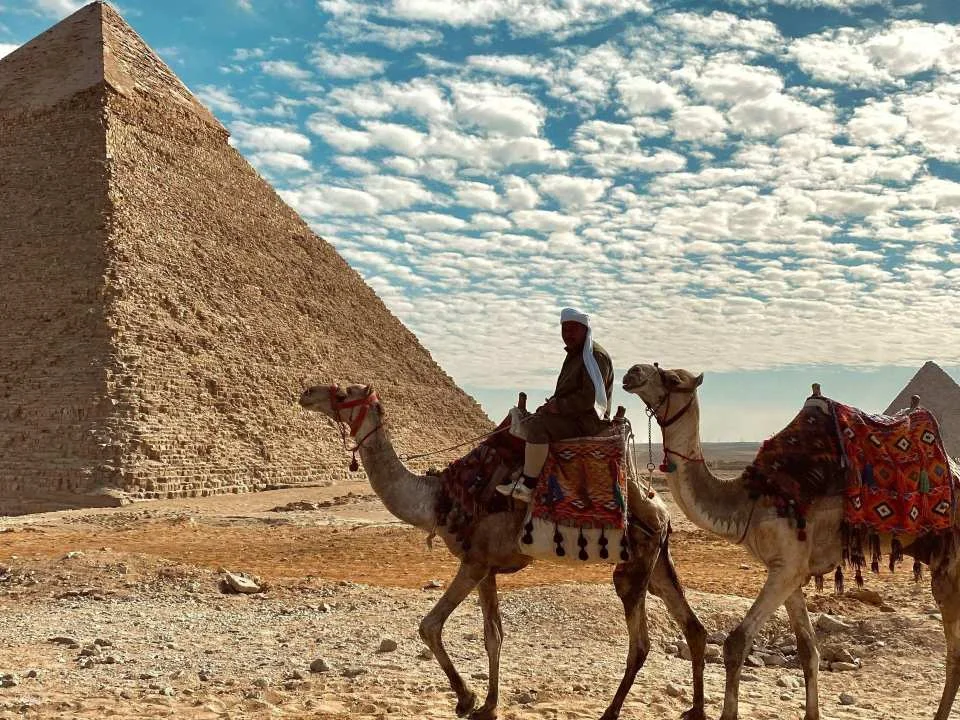 Giza: Pyramids of Giza With Memphis & Saqqara Guided Tour