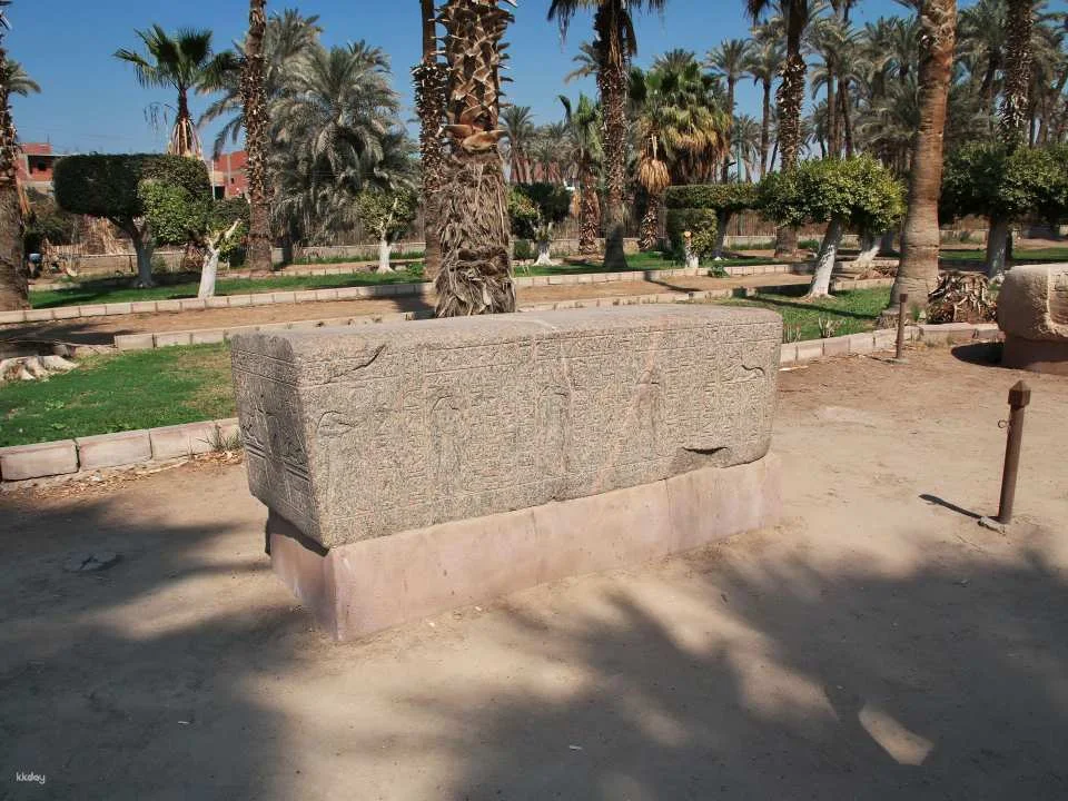 Giza: Pyramids of Giza With Memphis & Saqqara Guided Tour