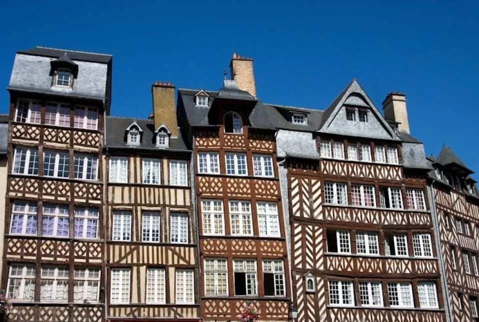 Rennes 2-hour introductory walking tour with a local