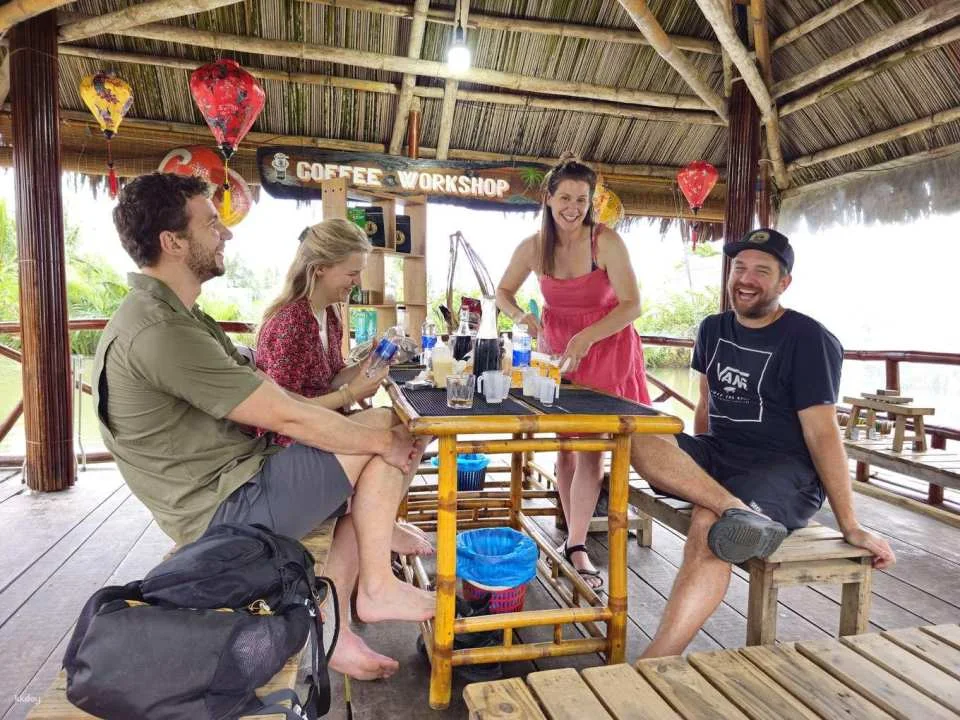 Hoi An: Vietnamese Coffee Workshop & Duck Stop Experience