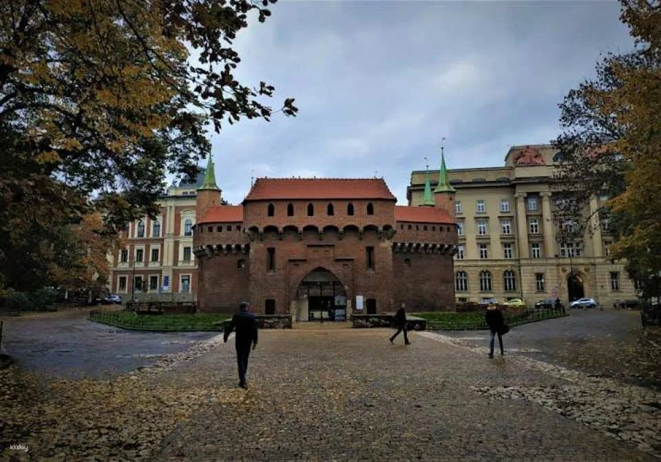 Krakow Old Town exploration game and tour