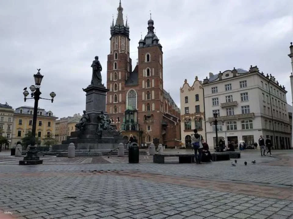 Krakow Old Town exploration game and tour