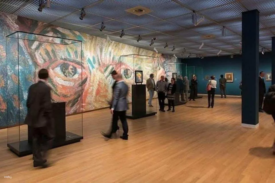 The secret of the green sun Van Gogh Museum guided tour