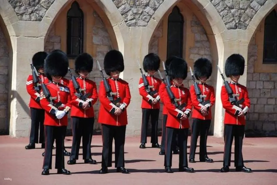 London Tour with Changing of the Guard and Westminster Abbey