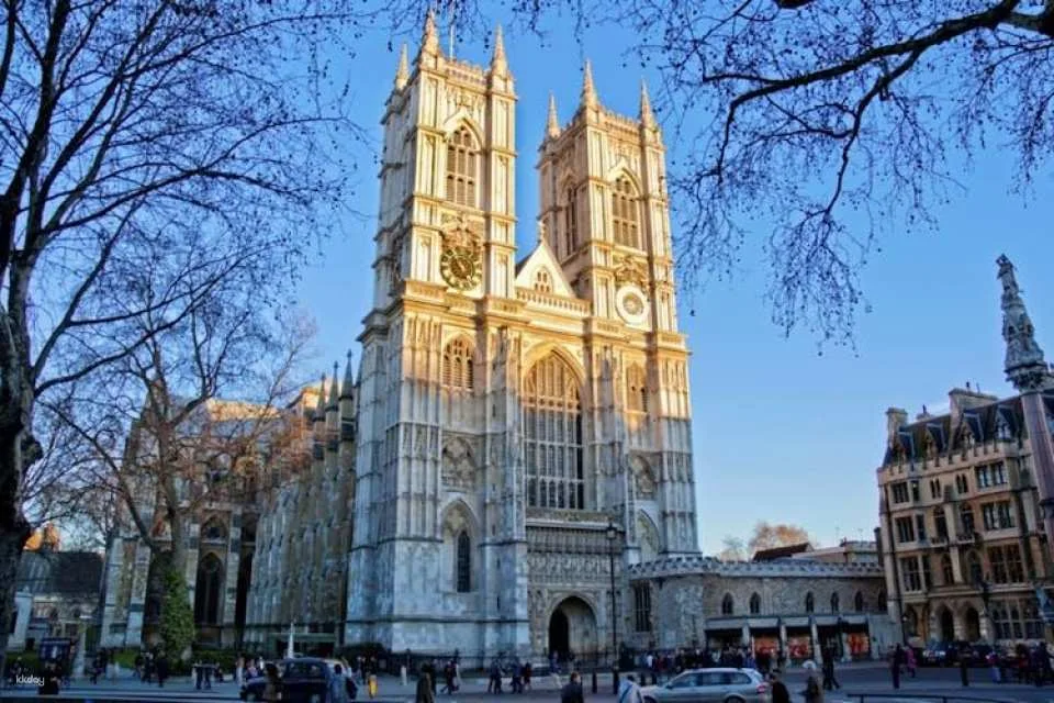 London Tour with Changing of the Guard and Westminster Abbey
