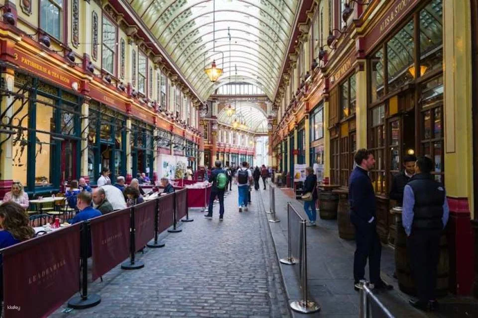 Devour London: Borough Market & Leadenhall Food Tour with Wine