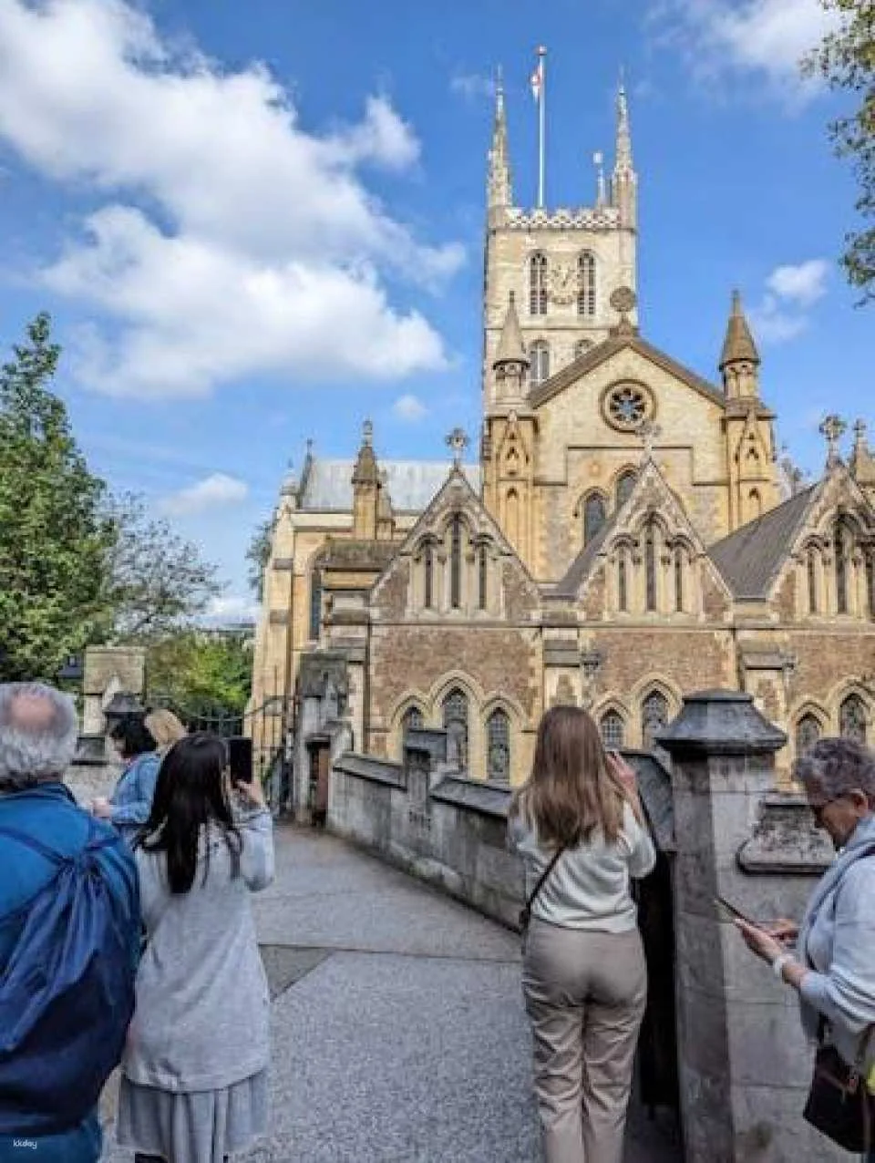 Devour London: Borough Market & Leadenhall Food Tour with Wine
