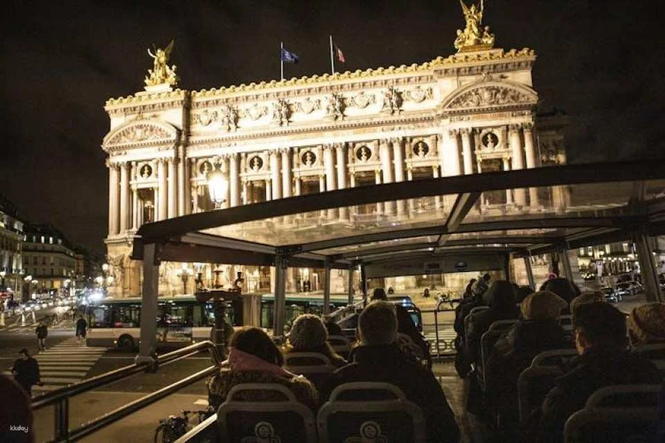 Tootbus Christmas lights open-top bus tour in Paris