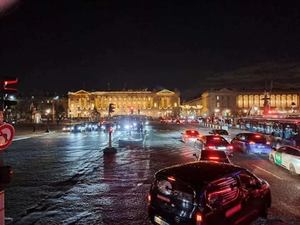 Tootbus Christmas lights open-top bus tour in Paris