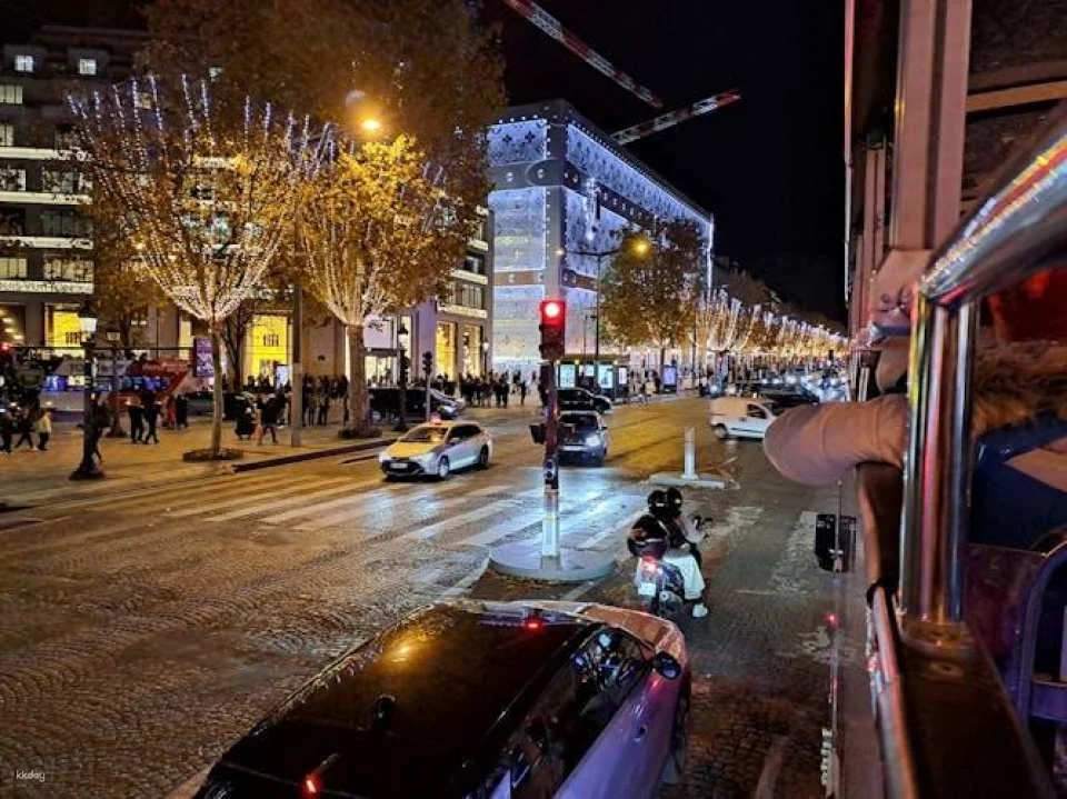 Tootbus Christmas lights open-top bus tour in Paris