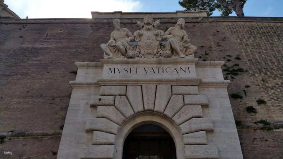 Maxi Combo: Colosseum, Vatican Museums and 48h hop-on hop-off bus