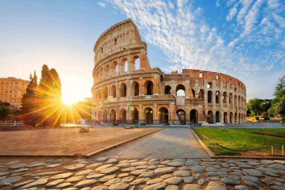 Maxi Combo: Colosseum, Vatican Museums and 48h hop-on hop-off bus