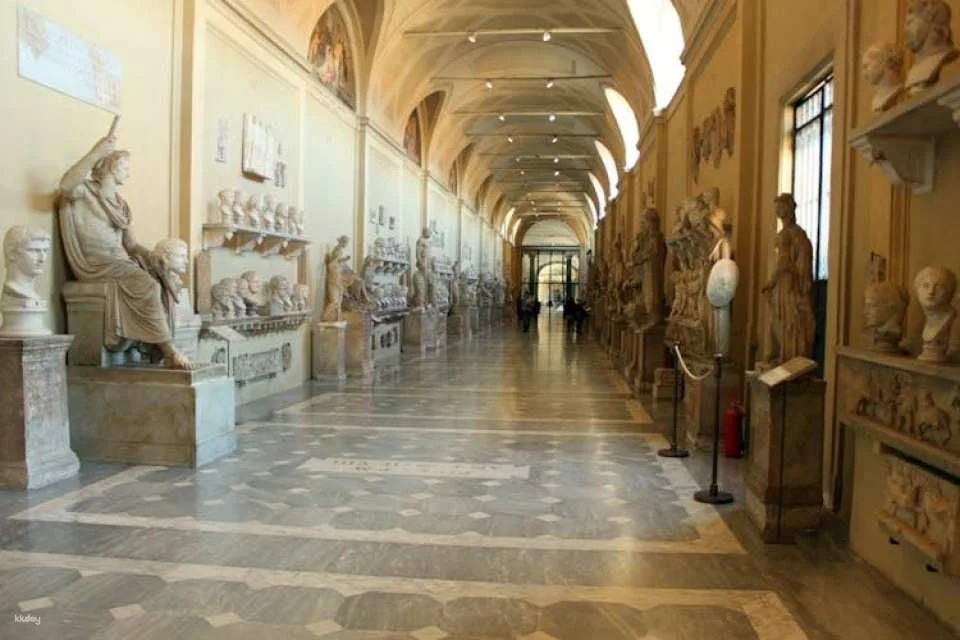 Maxi Combo: Colosseum, Vatican Museums and 48h hop-on hop-off bus