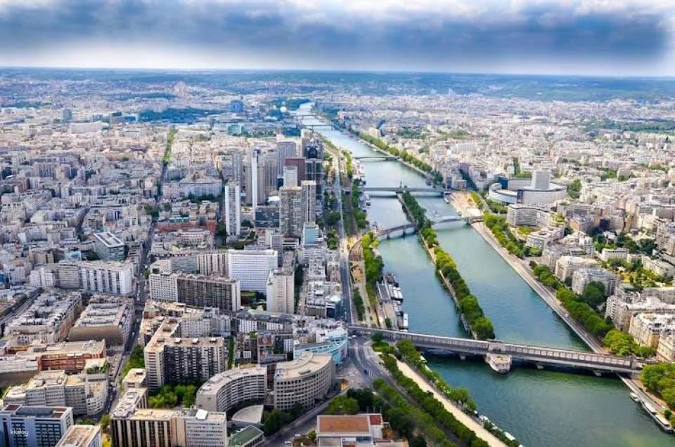 Guided tour to the Eiffel Tower and Versailles Palace