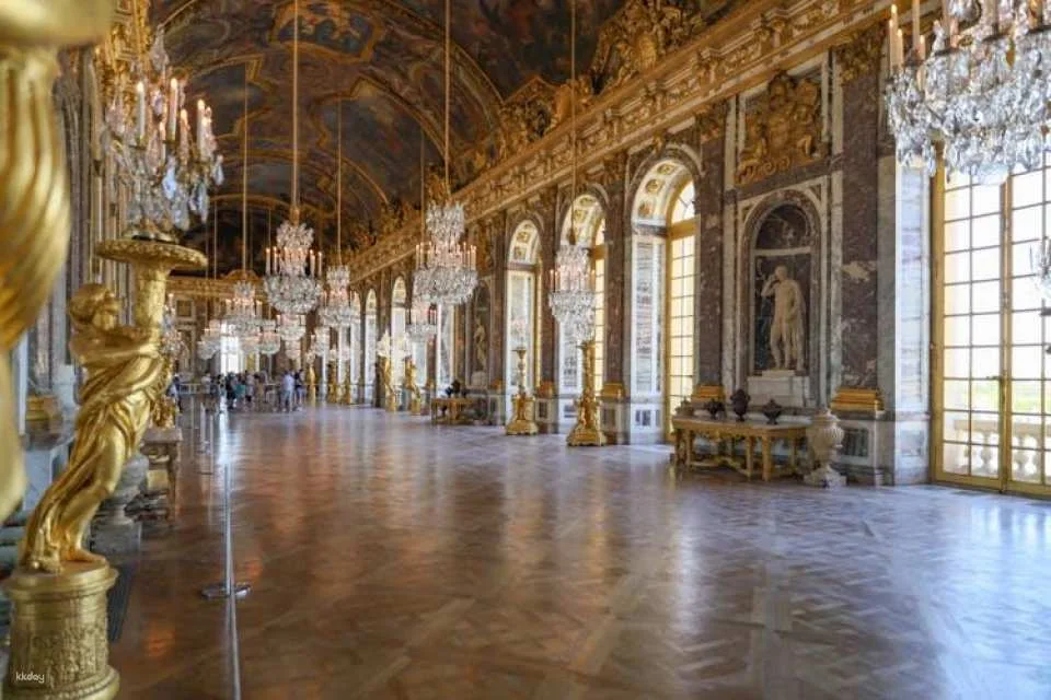 Guided tour to the Eiffel Tower and Versailles Palace
