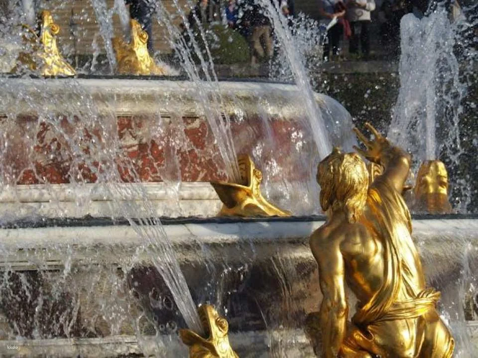 Guided tour to the Eiffel Tower and Versailles Palace